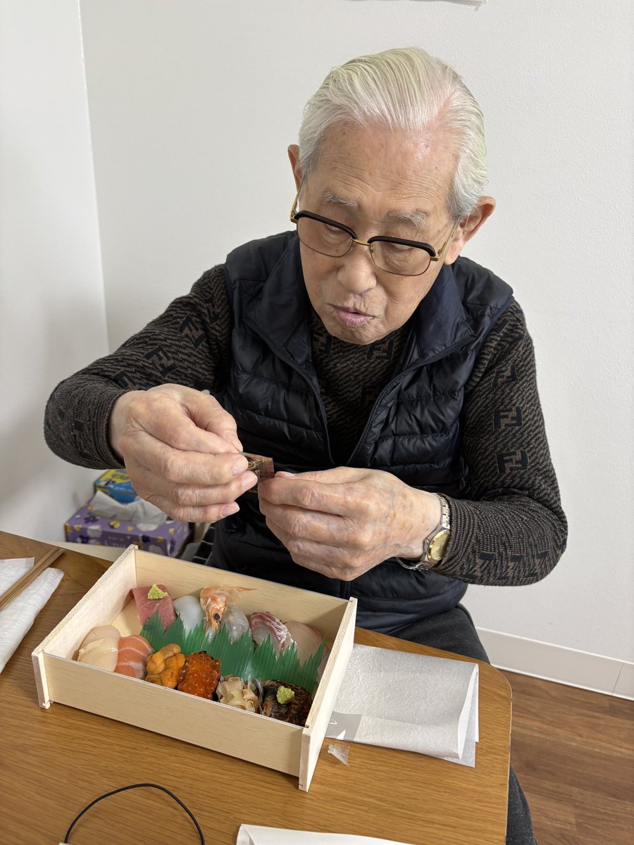 長寿の秘訣は、毎日コップ一杯の赤ワインと、歩くことだそうです