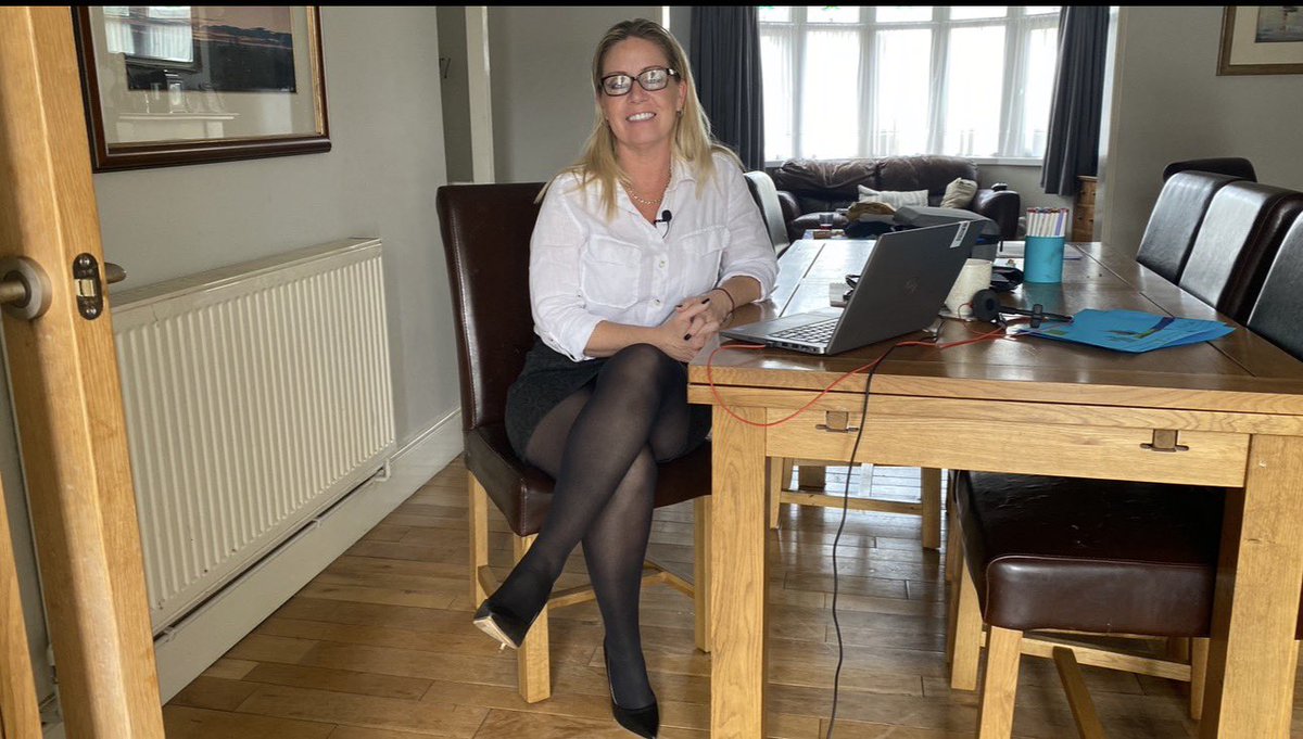 smokeyplaces20's tweet image. Sunday night check-in 😊 Working on my next book 📚
White shirt, black skirt, 30 denier black tights &amp;amp; heels 👠
Links: foxygeekgirl.com
 #WritingLife #SundayEvening #AuthorAtWork #OOTDToday #UKLife