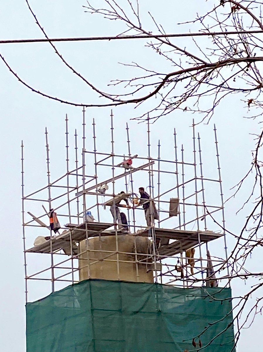 O gün Maraş’ta sabah ezanları okunmamıştı. Ulu Caminin minaresi yıkıktı. Saraçhane Camisi, secde etmişti. Kadim camilerin nerdeyse tamamı yıkıktı. Maraş harbinde “gazi” olan, minaresine saplanmış fakat patlamamış top mermisiyle duran Şıh Camii. Hangisini sayayım. #ismailgöktürk