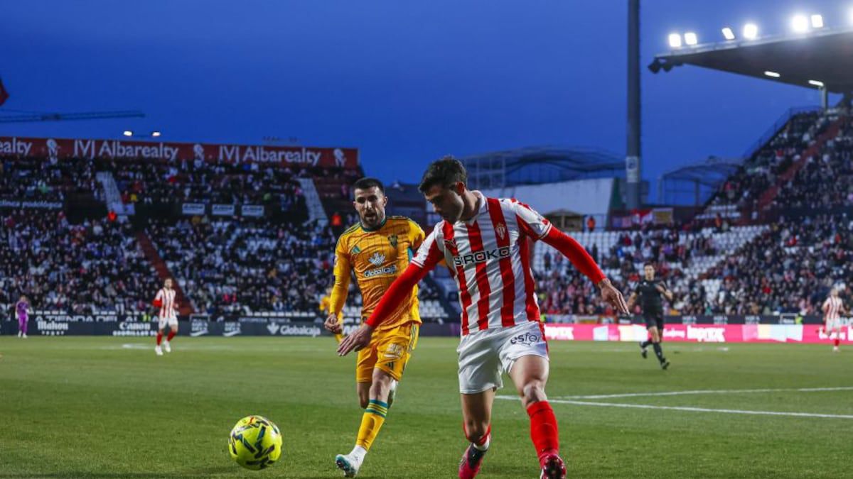 Lo mejor el resultado. El equipo acabó bien la primera parte pero con sus errores hizo crecer al Sporting en la segunda.

Error en el penalti de Javi, los cambios no mejoraron al equipo y arriba no fuimos capaces de generar prácticamente nada.

Más cerca del objetivo 🤍🦇