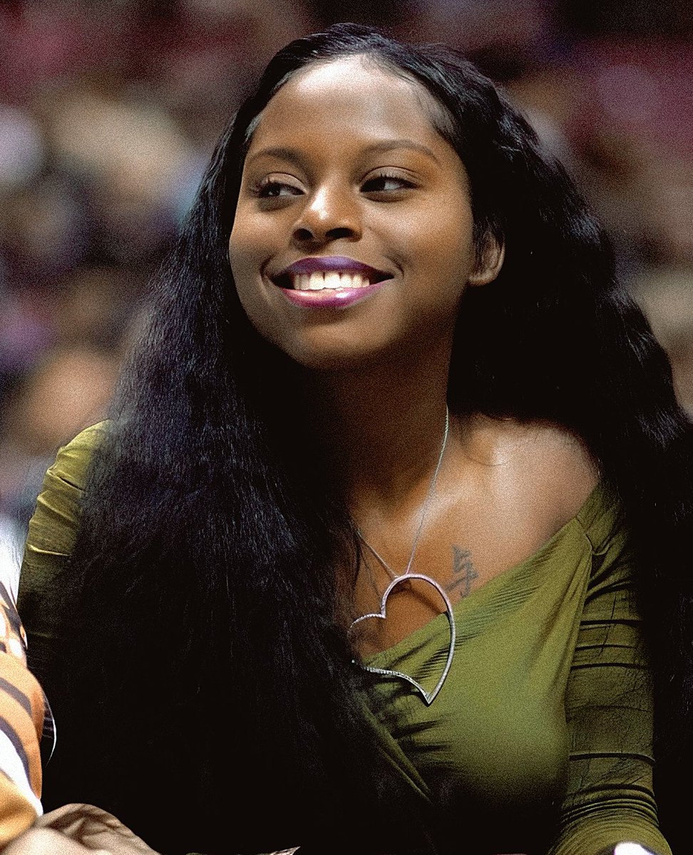 Foxy Brown’s beauty is out of this world. 😍