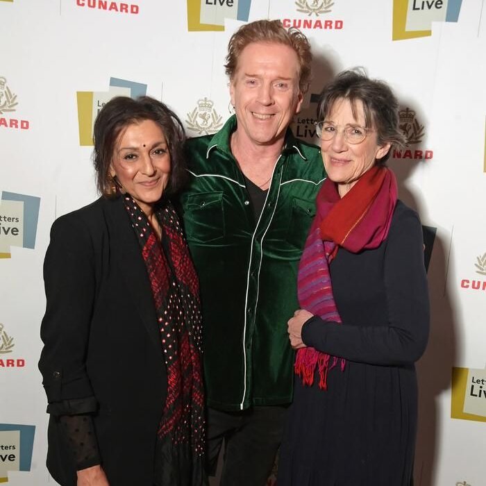 FanFunDamian's tweet photo. Damian Lewis was among the stars who read at Letters Live for The King's Trust! Get the scoop and see Damian reading a poem here: https://t.co/E2XGrd6eTW #DamianLewis #BenedictCumberbatch #DominicWest #JamesCorden #LettersLive #TheKingsTrust https://t.co/aZE7Cn2xDh