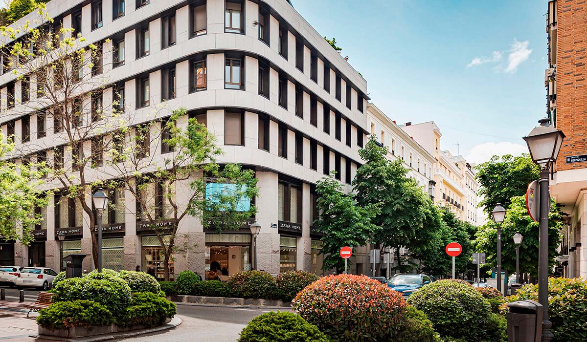 JesusFerna7026's tweet image. La triste realidad de España es que la burguesía de Madrid no da para más. No dio para mucho en 1848, ni en 1868, ni en 1876, ni en 1917, ni en 1931.

En 1977, por una serie de accidentes, la tutela de Estados Unidos y Alemania, y a mucha suerte, esta burguesía tuvo la fuerza…