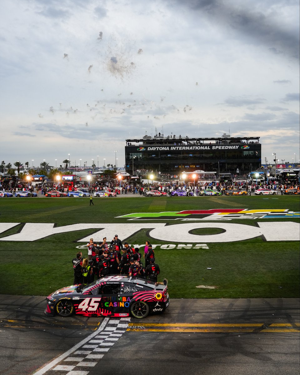 Daytona International Speedway tweet media