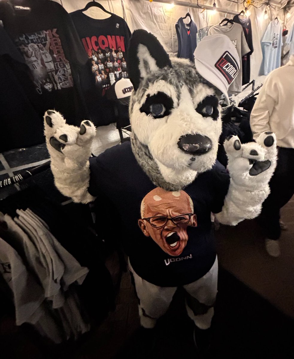 UConn NIL Store tweet media