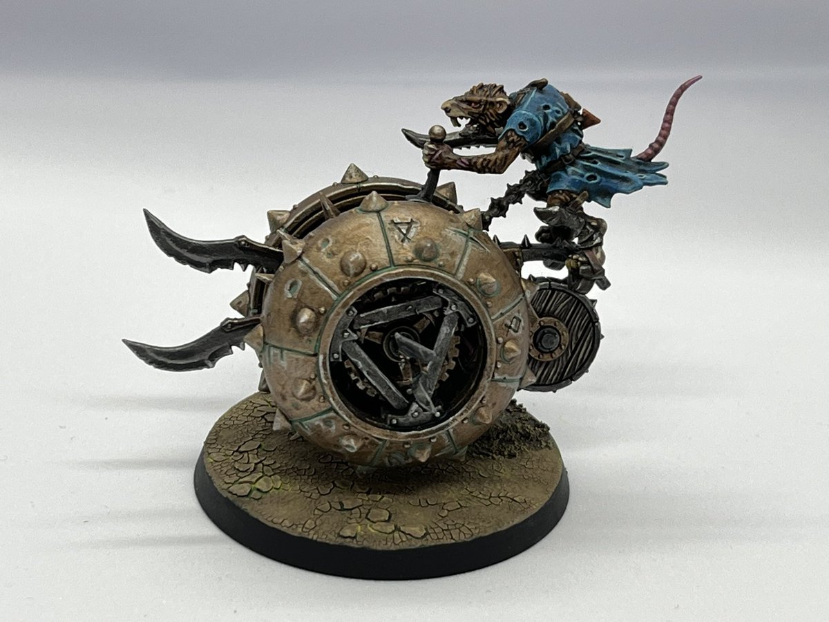 Thanquol79's tweet photo. Well, about three months after I finishing painting the miniature, I have finally put it on a base!
#paintingwarhammer 
#Skaven https://t.co/jbiUHDlvFQ
