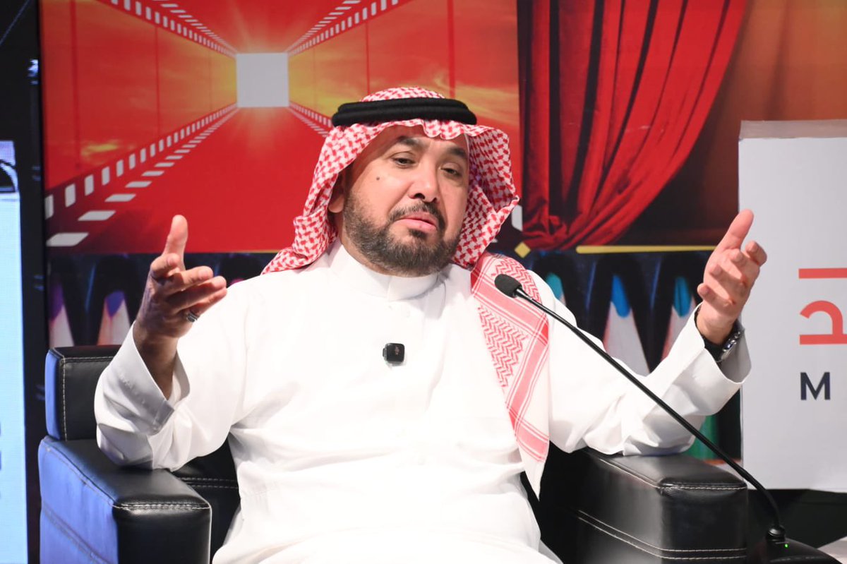 صالح الشادي يتحدث عن الأغنية الوطنية وتجربته مع الأوبريتات قديد - جدة : أقامت جمعيةُ الثقافةِ والفنونِ بجدة أمسيةً ثقافيةً بعنوان «الأغنية ورسالتها الوطنية» قدّمها الشاعرُ الدكتور صالح الشادي وأدارها الإعلاميُّ مهدي