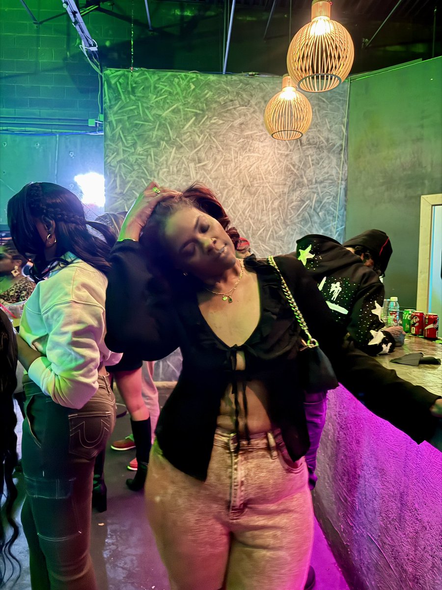 Ananda 💋 tweet media