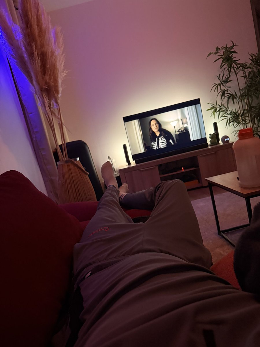 Secret_S45's tweet photo. Petit film 🍿 poser sur le canap en survet 💪🫣 https://t.co/y0OD8PqhQI