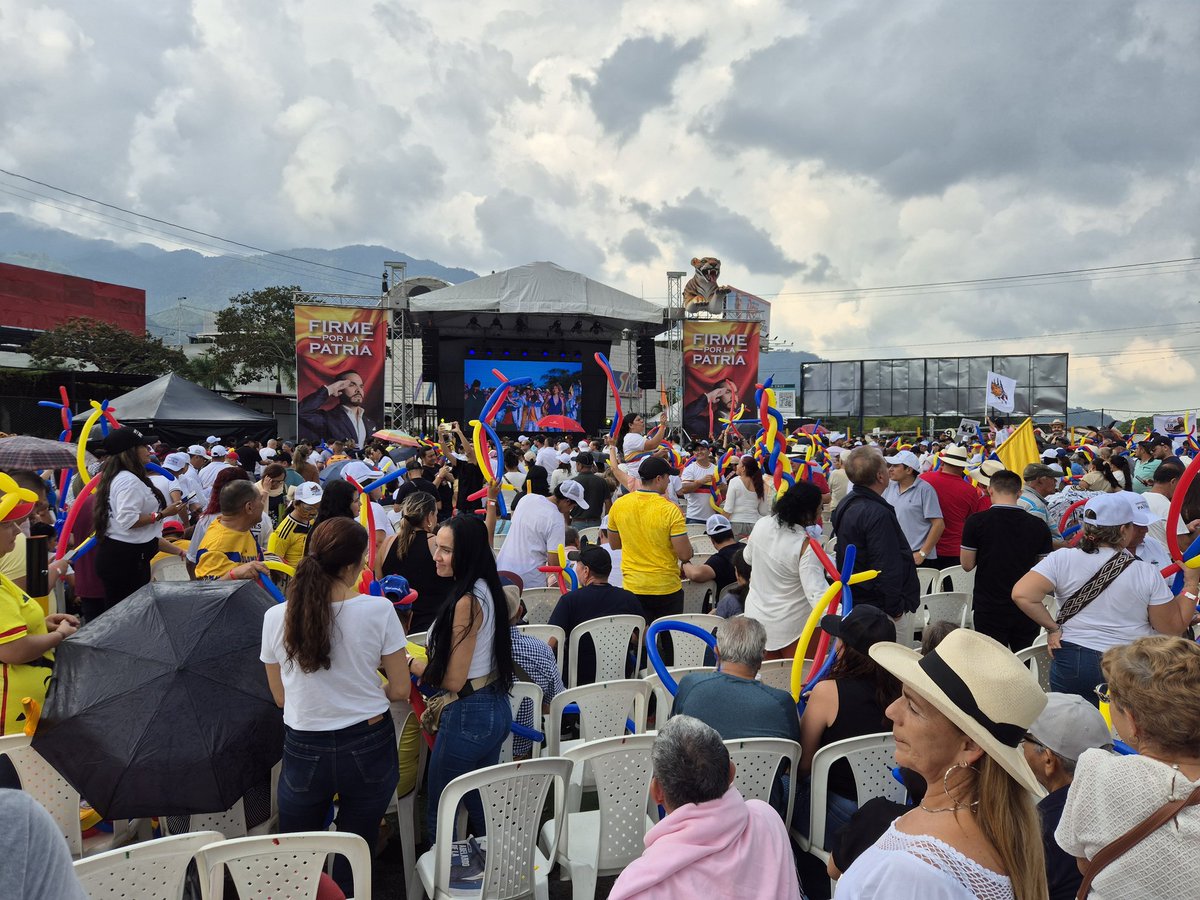 hugofjc's tweet image. Firmes por la patria, Ibague