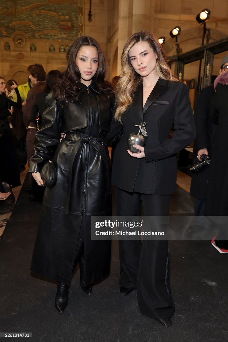 emiliamernesbra's tweet image. Emilia com a Giulia Be no desfile de Cult Gaia #NYFW