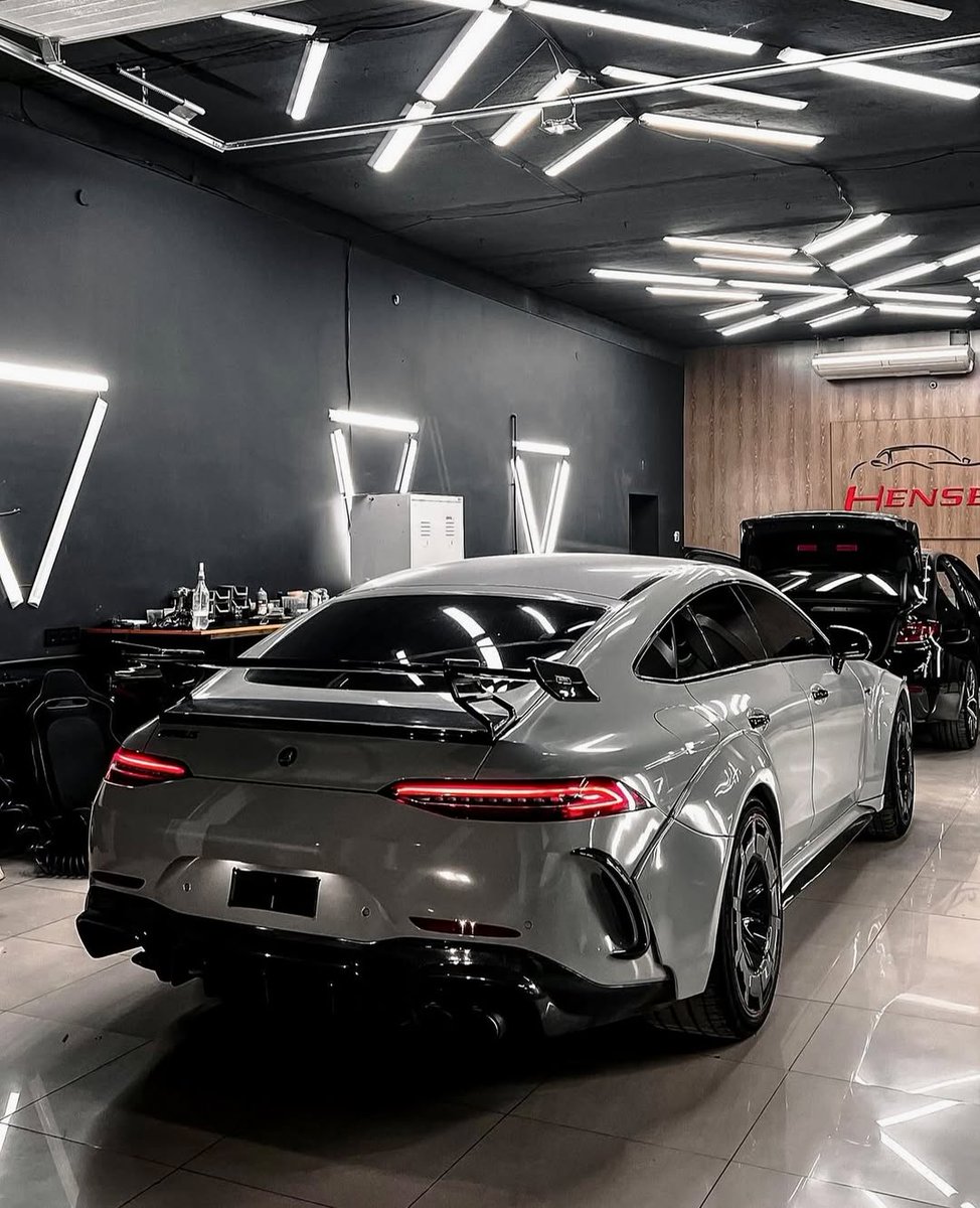 TheAutoHub's tweet photo. BRABUS GT63S ///AMG https://t.co/nbxkFMDMAN