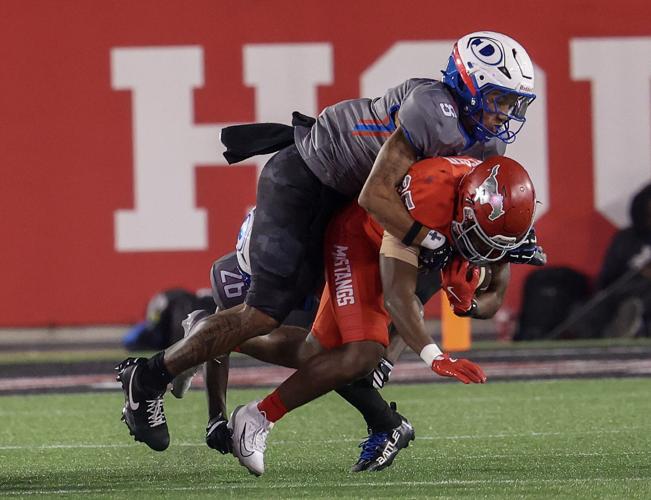 gordjohn1111's tweet photo. Congratulations to Dickinson Gator linebacker Quintrell Bloom, who was selected as 1st Team All Galveston County! 

@DickinsonFB @Quintrell_1 https://t.co/fwmrggy5IN