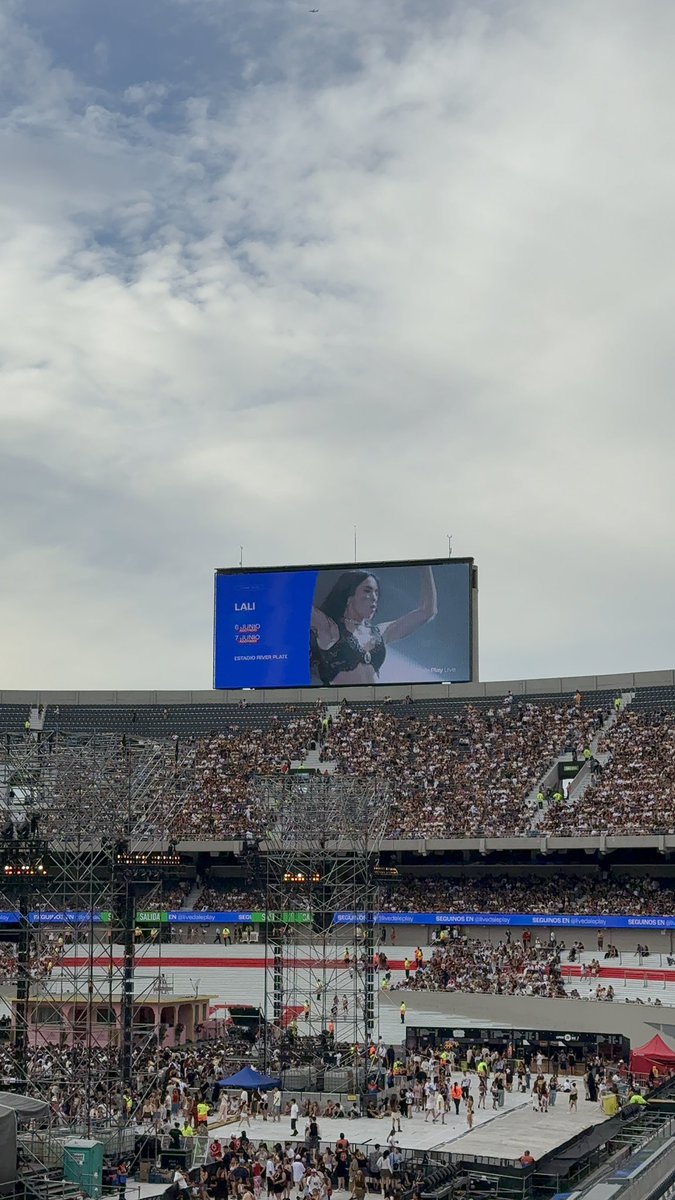 lavndermount's tweet image. como vas a llenar DOS river enferma mental te amo lali