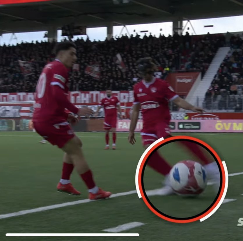 <a href="/baptlabat_/">Bapt’ 🦅</a> <a href="/lenouvelliste/">Le Nouvelliste</a> C’est vrai que c’est pas facile à déterminer avec ce genre d’image (il a les deux pieds dehors même)