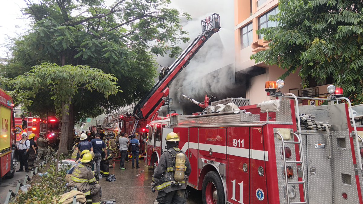 segura_ep's tweet photo. @taticoronelf @aquilesalvarez @alcaldiagye @Ing_Anchundia @BomberosGYE @PoliciaEcuador @ATM_Transito @Proanimal_gye ACTUALIZACIÓN 

Recursos desplegados: 

24 unidades de @BomberosGYE. 
40 Agentes de Control Municipal de #SeguraEP
12 patrulleros de @ATM_Transito. 
2 recursos de @Proanimal_gye. 
2 tanqueros de la dirección de Obras Públicas de la @alcaldíagye
10 tanqueros de @interagua 
⤵️ https://t.co/iB89fgFrUy
