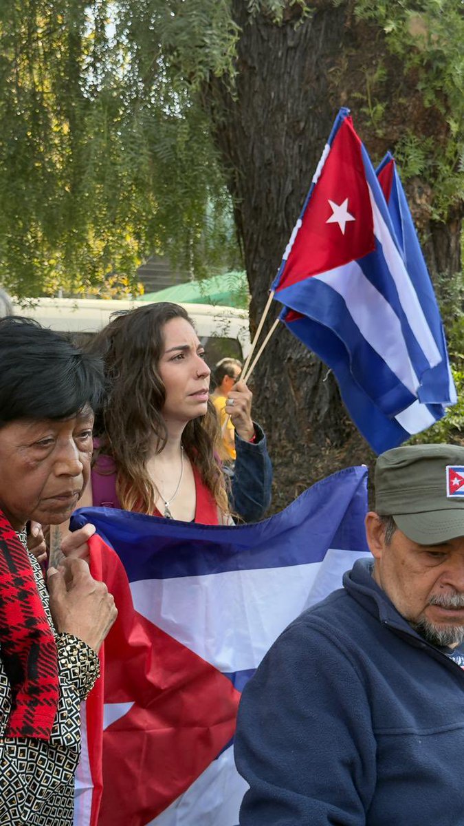 Somoselmedio's tweet photo. 2️⃣ Durante el mitin, organizaciones sociales y políticas fijan postura: denuncian el impacto humanitario de las sanciones y reivindican el derecho de Cuba a la autodeterminación. https://t.co/KpzW3cA1MV