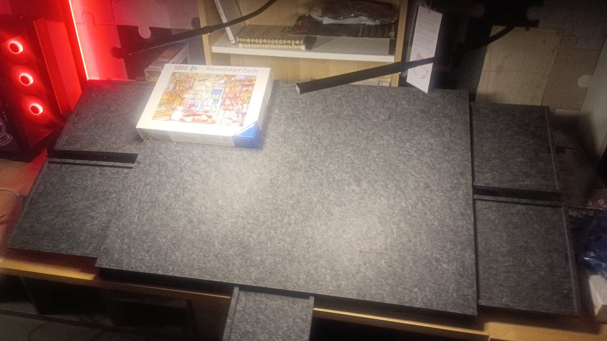 ¿Te gusta hacer puzzles? Esta es tu mesa. No se pueden hacer de 3000 piezas o más pero bueno, para eso está la mesa del comedor.