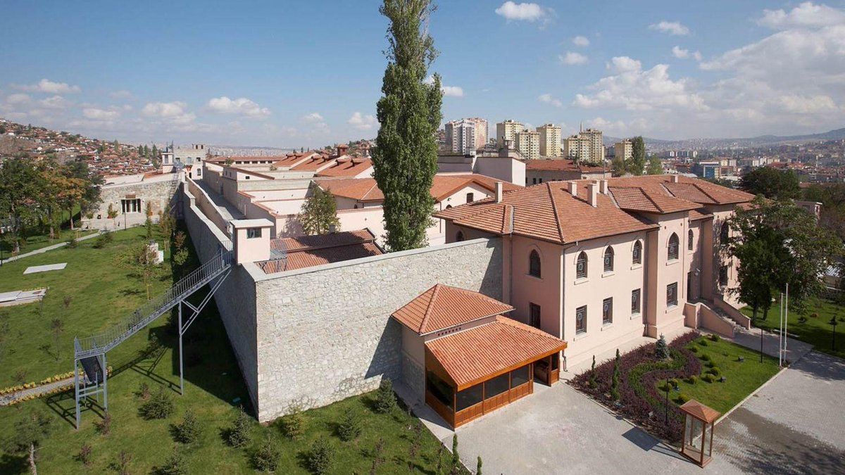 İslam Medeniyetimize savaş açan içimizdeki Roma Devrimcilerinin intikam için kurduğu ihanet mahkemelerinde idam edilen İskilifli Atıf Efendi’yi Şehadetinin 100. yılında saygıyla ve rahmetle, asan ve astırtan satılmış alçakları da lanetle anıyoruz! 
İstiklal Savaşlarımızda Milli