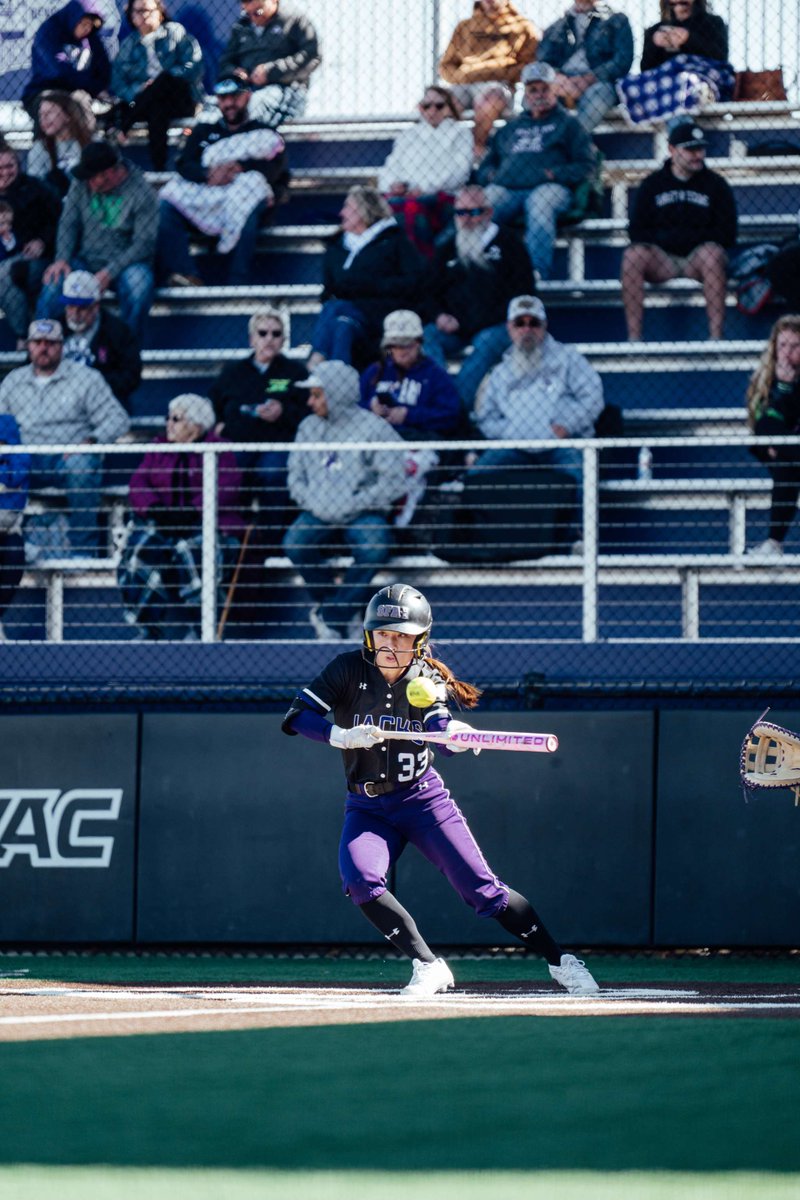 sfa_softball's tweet photo. Flicks from Game 1 📸

#AxeEm https://t.co/5B0fSxKyol