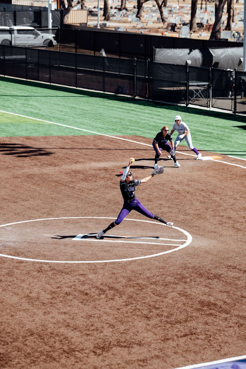 sfa_softball's tweet photo. Flicks from Game 1 📸

#AxeEm https://t.co/5B0fSxKyol