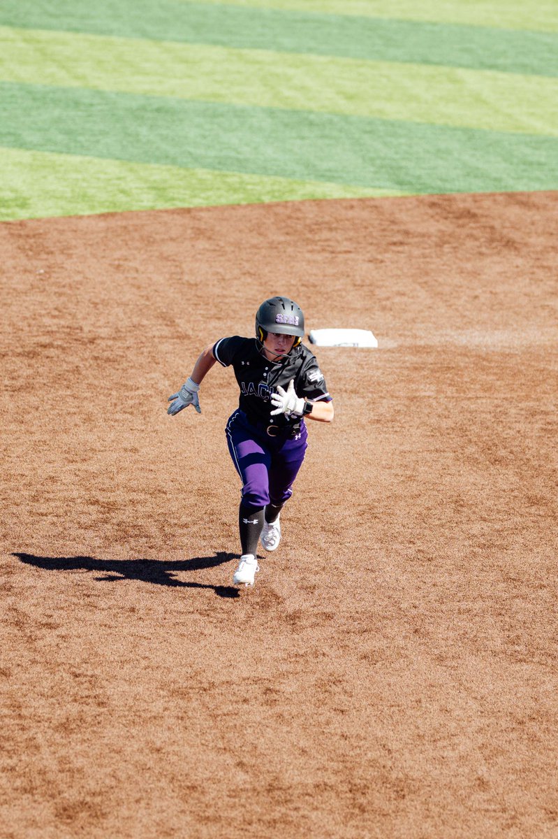 sfa_softball's tweet photo. Flicks from Game 1 📸

#AxeEm https://t.co/5B0fSxKyol