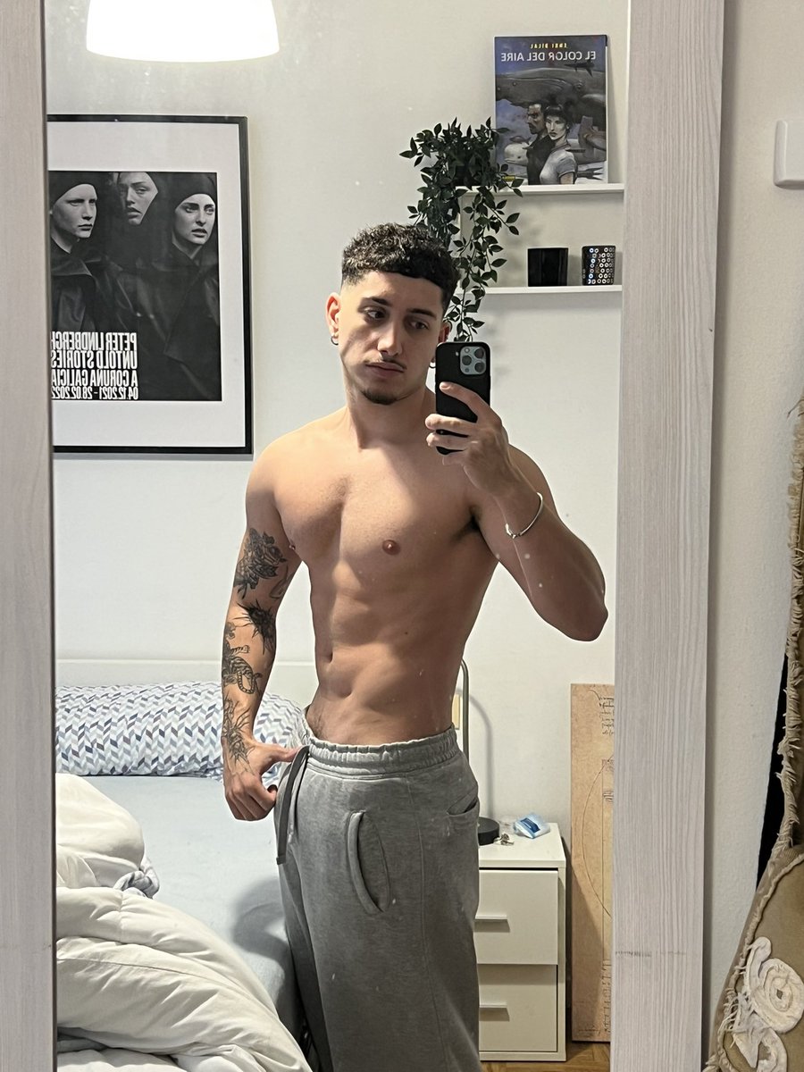 tom ♱ tweet media