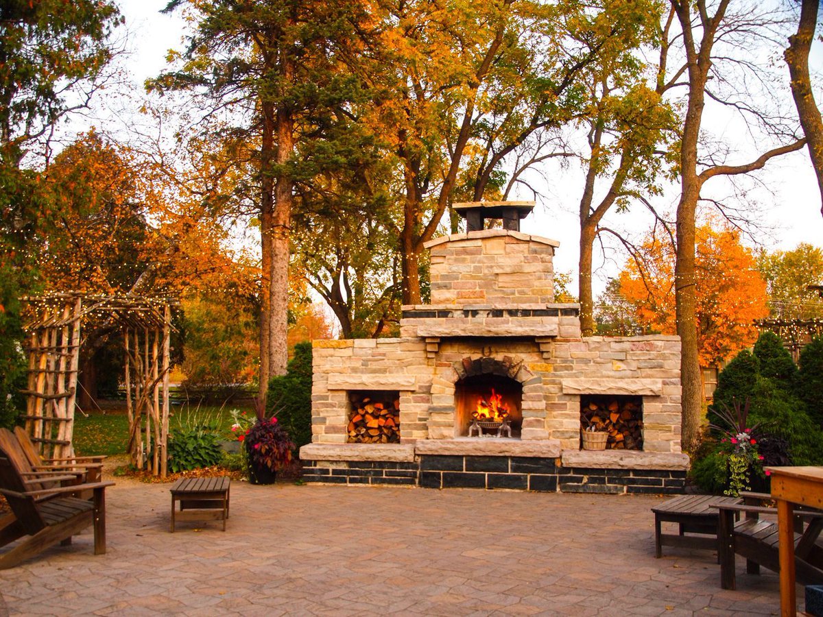Stone fireplace at The Gardens of Castle Rock - a Minnesota Wedding and Event Center -
📸 thegardensofcr #2025WeddingTrends #TwinCitiesWedding #MNWeddingIdeas #MNGardenWedding #GardenWedding  #MNWeddingNorthfield buff.ly/sYuenAe