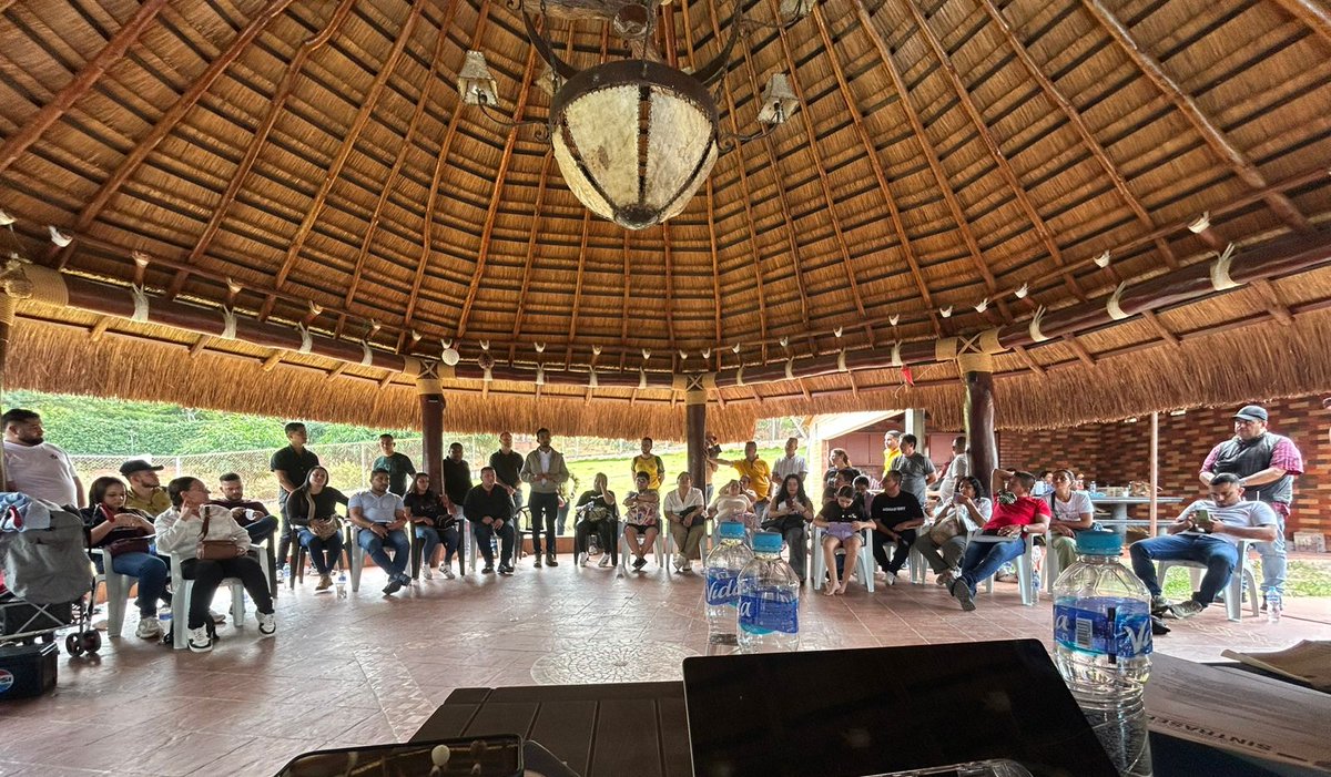 sintrasepaz's tweet photo. Tercera Asamblea de la Subdirectiva Norte de Santander.
Nuestros esfuerzos por la paz, la organización y la lucha por derechos siguen dando frutos.
En unidad defenderemos el salario vital y las garantías de seguridad y el trabajo pactado en el Acuerdo de Paz. https://t.co/tC3GJFAGU5