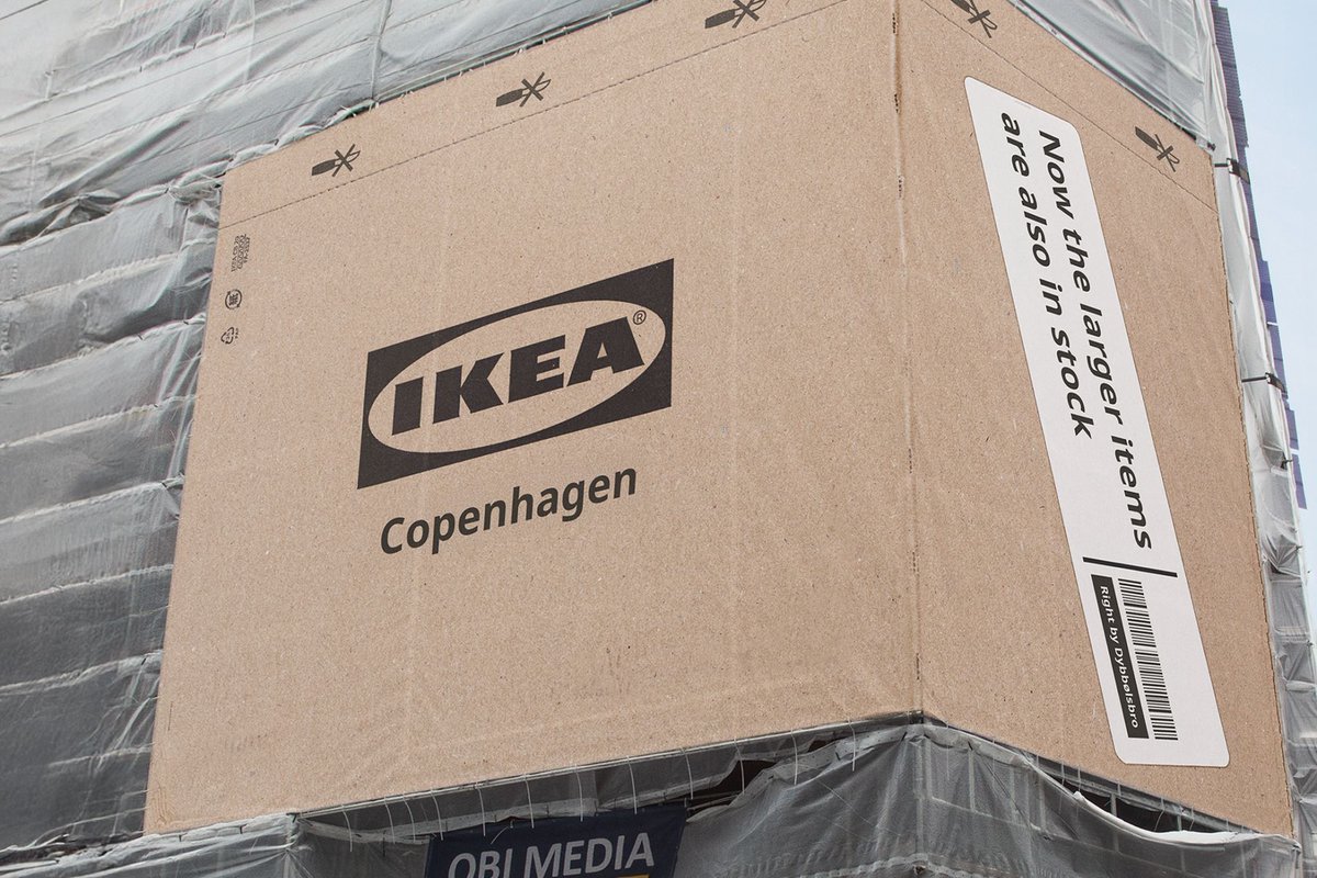 Kulturlesite_'s tweet photo. 👀 La nouvelle campagne publicitaire de IKEA à Copenhague avec des emballages XXXL. https://t.co/jWxqCV5nHg