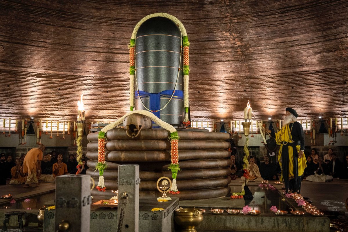 SadhguruJV's tweet photo. Mahashivratri represents the omnipresent, all-pervading vast emptiness that is the nature of the Divine. May you experience this Boundless emptiness within which is the Source of all Creation. Love &amp; Blessings. -Sg https://t.co/QnNZ6A8pdJ