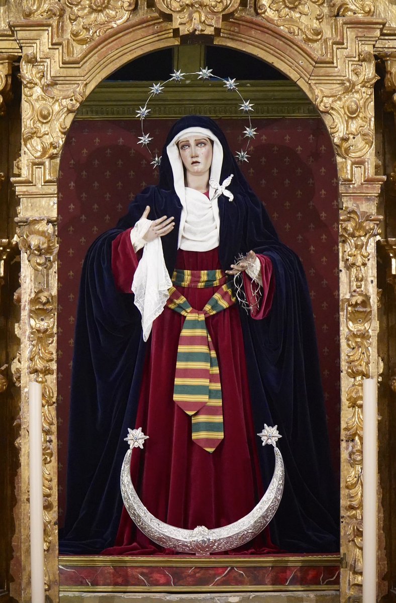 HdaddelSilencio's tweet photo. CUARESMA 2026

Cercanos ya a una nueva Cuaresma, nuestros Sagrados Titulares se presentan vestidos para este tiempo de preparación y conversión que finalizará con la Semana Santa. 

El Señor porta túnica de terciopelo morado, corona de espinas de madera y cordón dorado. https://t.co/wq79mKDbBZ
