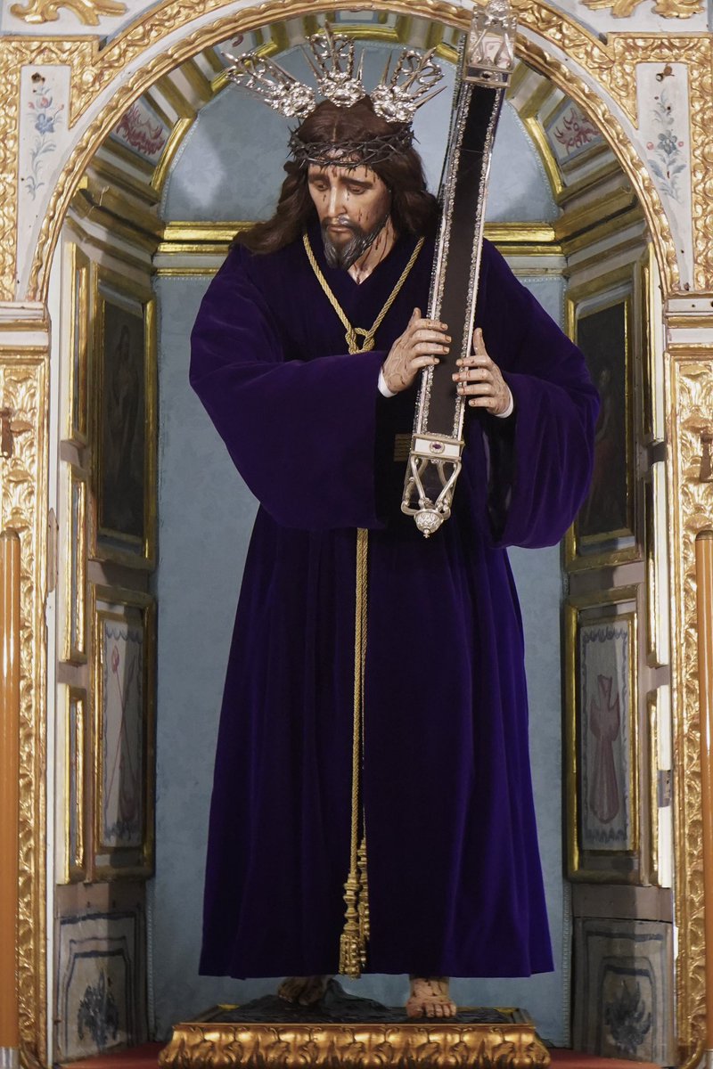 HdaddelSilencio's tweet photo. CUARESMA 2026

Cercanos ya a una nueva Cuaresma, nuestros Sagrados Titulares se presentan vestidos para este tiempo de preparación y conversión que finalizará con la Semana Santa. 

El Señor porta túnica de terciopelo morado, corona de espinas de madera y cordón dorado. https://t.co/wq79mKDbBZ