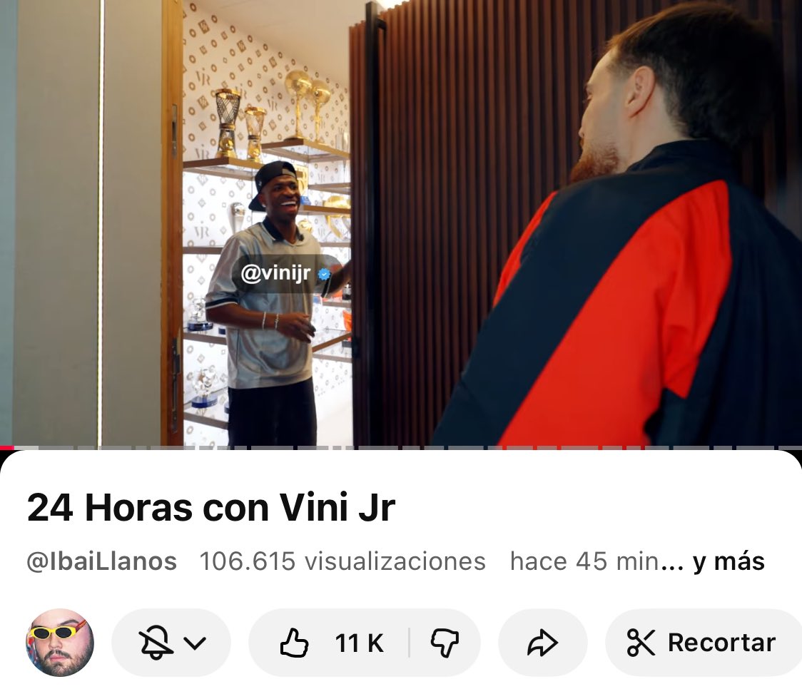 Mario___RM's tweet photo. Que necesario era un vídeo así.

Vinicius es alegre, buena persona y está muy bien asesorado, no es lo que quieren vender los medios. https://t.co/on6Bewlf3N