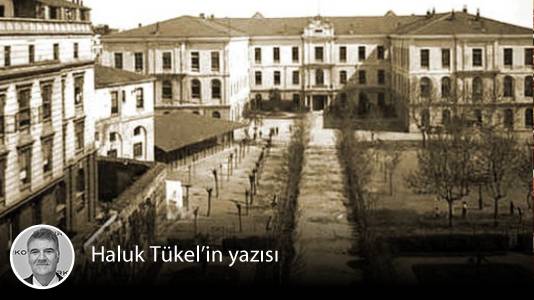 🔴 Galatasaray Sultanisi: Türk modernleşmesinin devrimci hareketi 

📌 Galatasaray Sultanisi bir okul değil, Osmanlı’dan Cumhuriyet’e uzanan modernleşme iradesinin en bilinçli hamlesiydi. Çok dinli bir imparatorlukta laik yurttaşı, aklı ve bilimi savunmayı göze alan bu kurum,