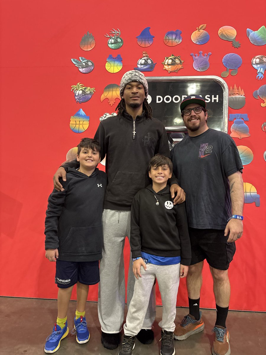 OhDamItsAustin's tweet photo. Me and my sons just met @StephonCastle
They are still in shock!
@YourBettingNews
#NBACrossover #NBAAllStar26 https://t.co/npf1EjSdrq