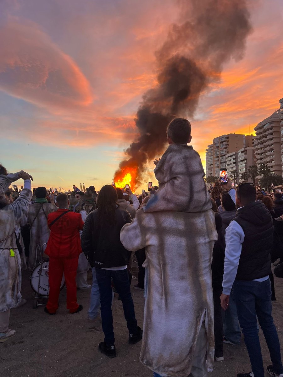 patopollos's tweet photo. Ahora si, otro año para el recuerdo y a falta de Alhaurin y algún contratillo más, este carnaval de Málaga 2026 ya es ceniza…  Gracias como siempre a mi murga @murganinos https://t.co/PX3lsSKvGX
