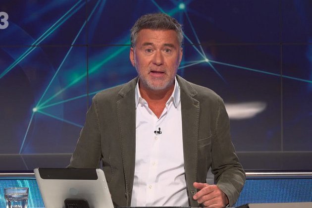 La direcció de TV3, o com li vulguin dir, expedienta a <a href="/XavierVallsSilv/">Xavier Valls</a>, un dels millors professionals de la casa per defensar el seu programa <a href="/OnzeTv3/">Onze</a>;
A la “nostra”, el problema no es qui parla, es qui mana…