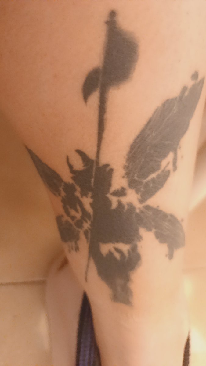 Creo que nunca había enseñado este tatu por aquí, es uno de los primeros, y uno de los que mas adoro.  <a href="/linkinpark/">LINKIN PARK</a>