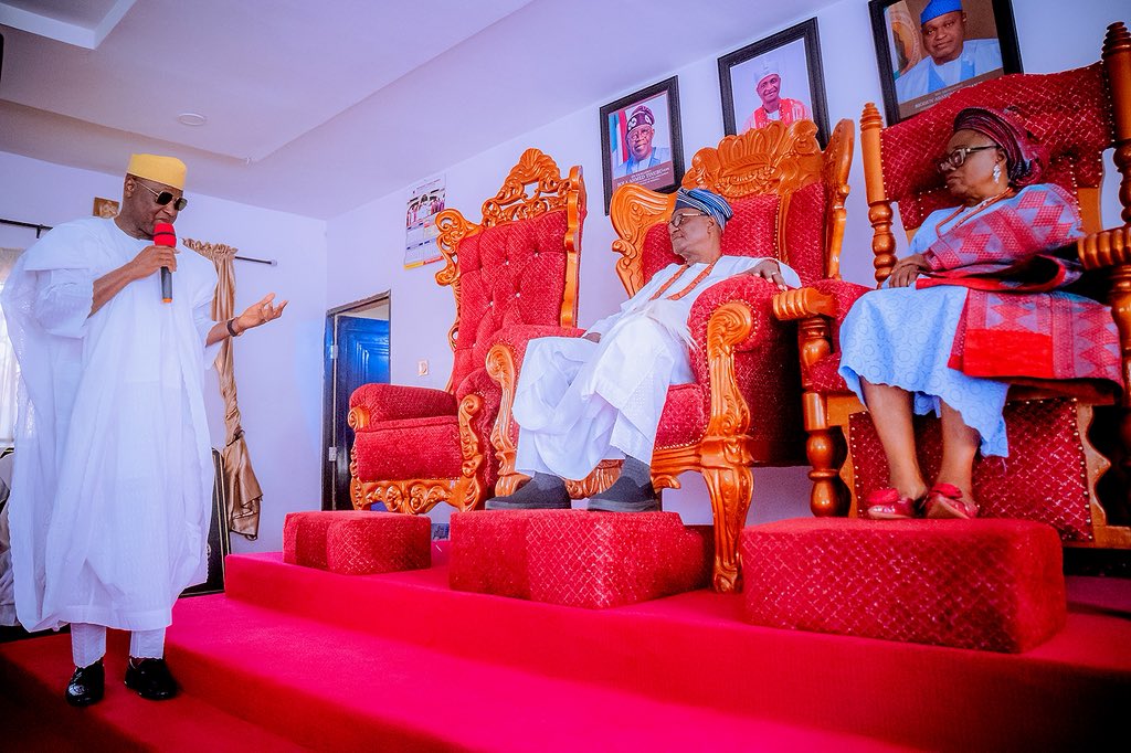 From there, I paid a courtesy visit to His Royal Majesty, Oba Stephen Alabi, the Olosi of Osi-Ekiti, reinforcing the bond between leadership and our traditional institutions, which remain vital pillars of our community and heritage.