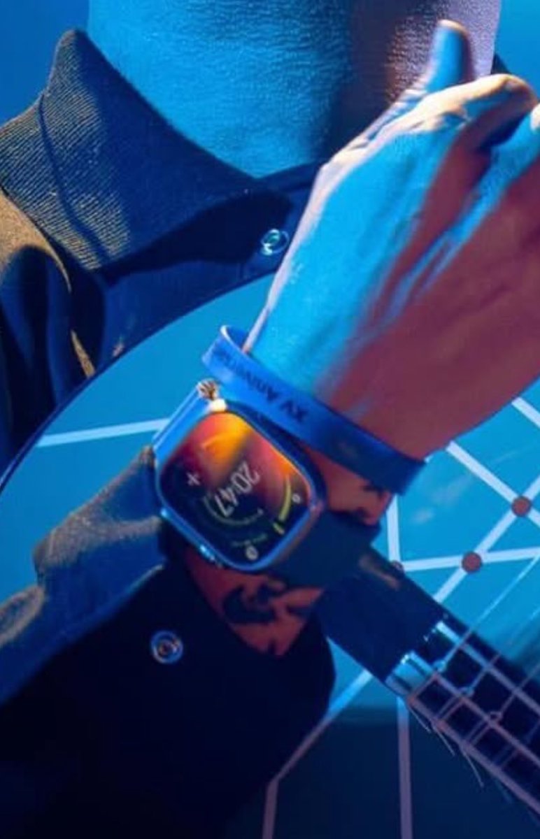 Yo mirando si Alejandro ha cerrado sus aros en pleno concierto 😅