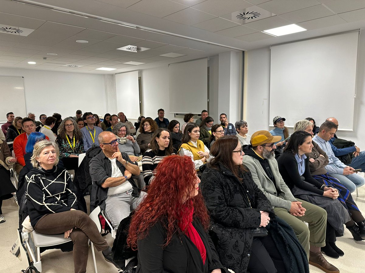 EncuentroTeruel's tweet photo. 🔙Los asistentes al #EncuentroTeruel conocieron el diamante negro de la gastronomía turolense 🔝🍽️
👤La actividad estuvo dirigida por @mcruzaguilar, redactora del @diariodeteruel y miembro del Panel de Cata de Trufa Negra (#Atruter)
👉https://t.co/nivaNpJBMT
#SienteTeruel https://t.co/5XV8TfNOSD