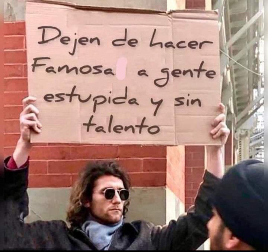 El hombre que vendió al mundo tweet media