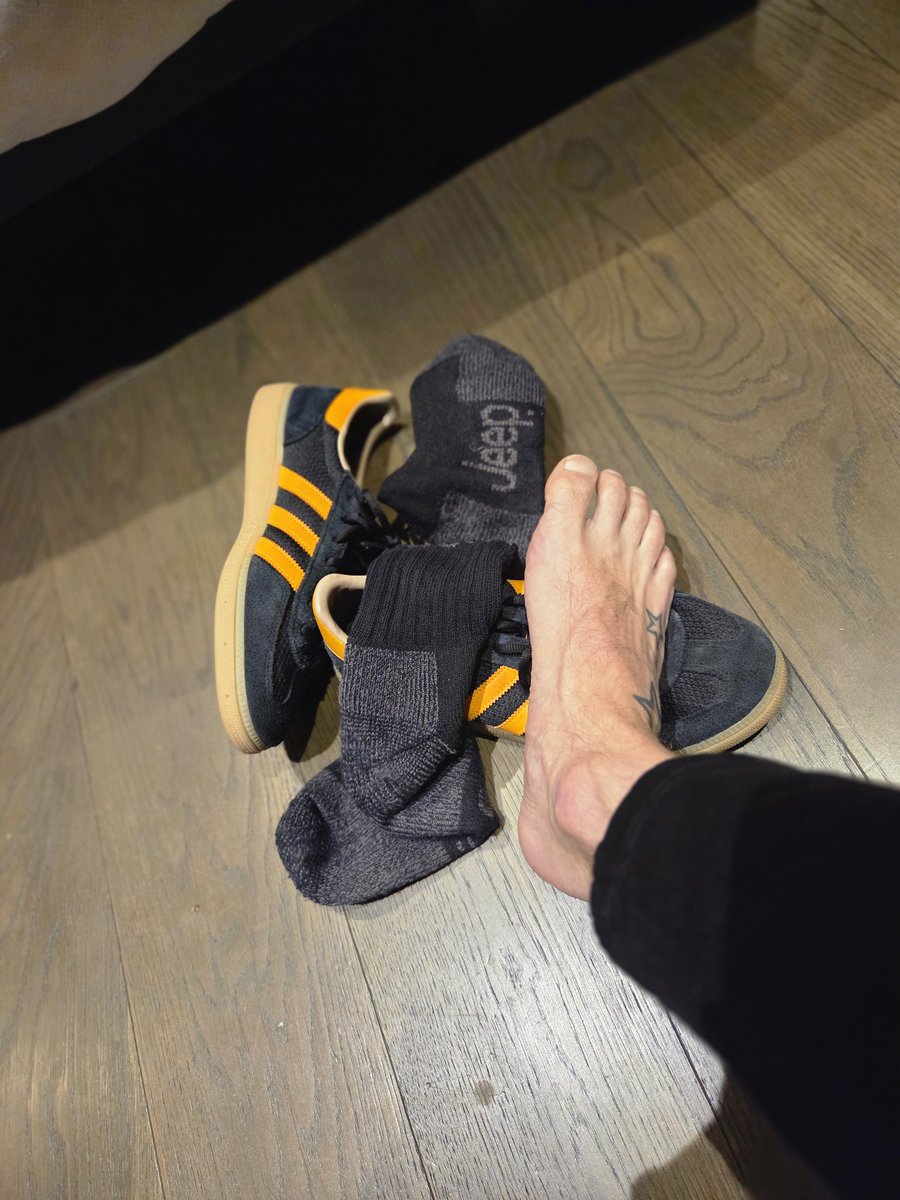 tattooedgymfeet's tweet photo. Long day. Gym done.
These fluffy, tired feet are dirty, sweaty… and waiting.
You don’t get more for free. You pay if you want customs.
Come earn your place. 👣
#FeetTease #PayForCustoms #FootLovers #SpoilMe https://t.co/uT5iMsigJ2