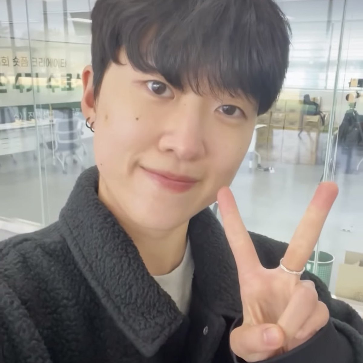 rainier010227's tweet photo. 기염둥이 보고 오타쿠들 다 새해 복 많이 받았으면 좋겠다 ◠.◠ https://t.co/gFX5CEF8qk