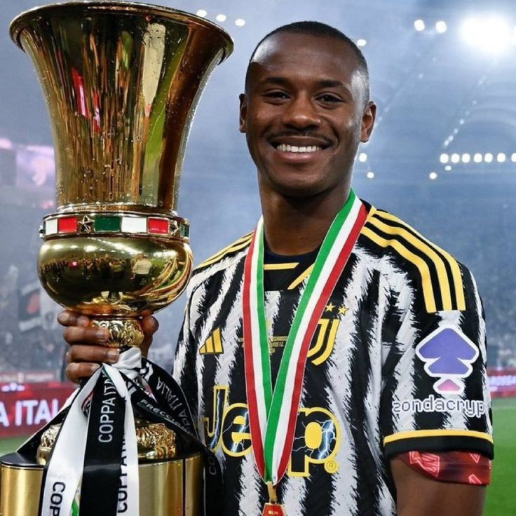 Yediğimiz gollerin ikisinde yine büyük payı var görün o pozisyonları hatalarını boş adamları yüceltmeyi salın işin sonunda olan bize oluyor yine sezon sonu düzgünce yollar ayrılmalı