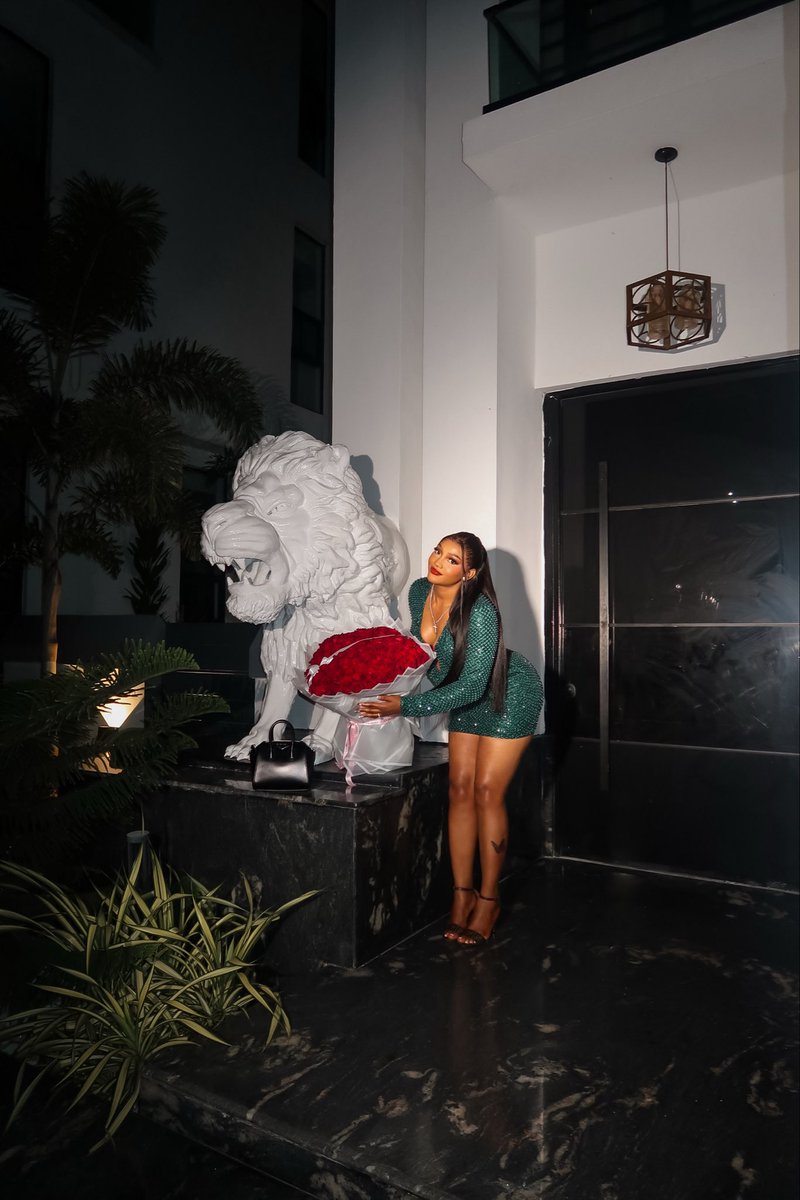 TheChomzy's tweet photo. Wife. Lover. Still that girl✨ https://t.co/Rl2vPnz5Gw