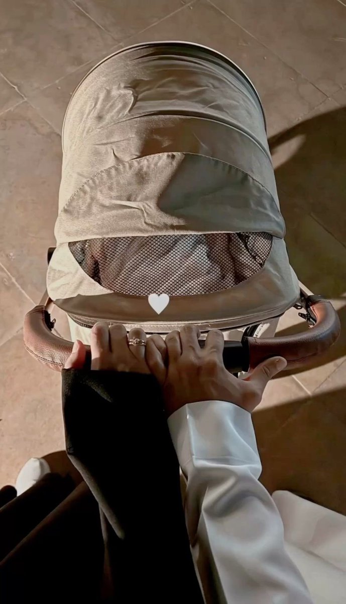 ─────┉ 𝘐𝘕𝘚𝘛𝘈 𝘚𝘛𝘖𝘙𝘠.
⠀⠀          ⤻ ﹫ᴀʟᴇssᴀɴᴅʀᴏᴍᴀʀᴄʜᴇᴛᴛɪ: my valentines 💘