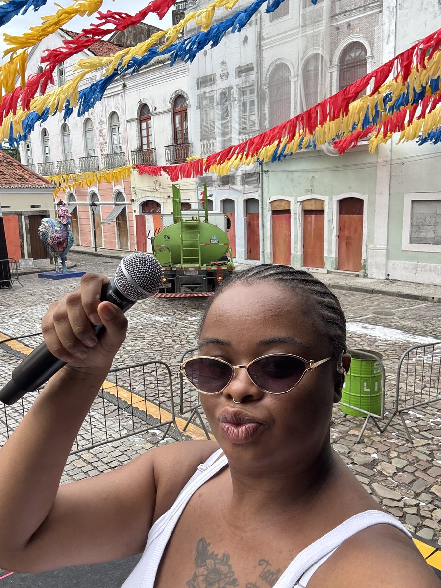TassiaReis_'s tweet photo. Alguém de Recife aí ?! Hoje é no Pátio de São Pedro às 19:20!!! Te vejo Já já 💙✨ https://t.co/KRUKo0KezZ