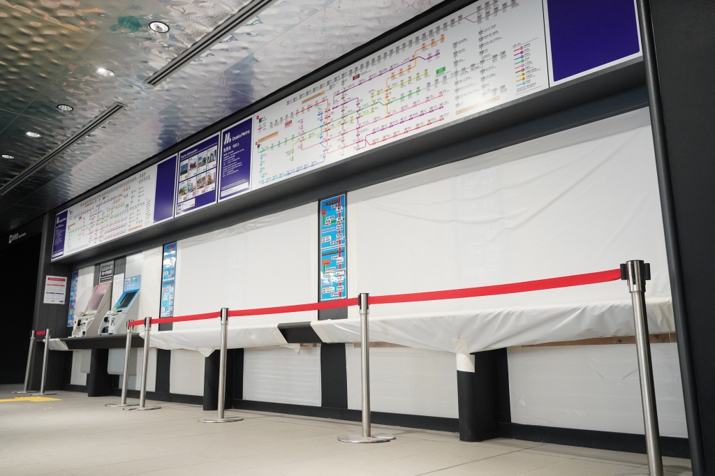 OsakaSubwaycom's tweet photo. 改札や券売機も撤去済みに……夢洲駅の今を見てきました
https://t.co/qOZHakXBQK

寂しい。

大阪・関西万博で大活躍した夢洲駅ですが、改札機や券売機までも撤去され、大盛況だった当時を見る影もありません…。